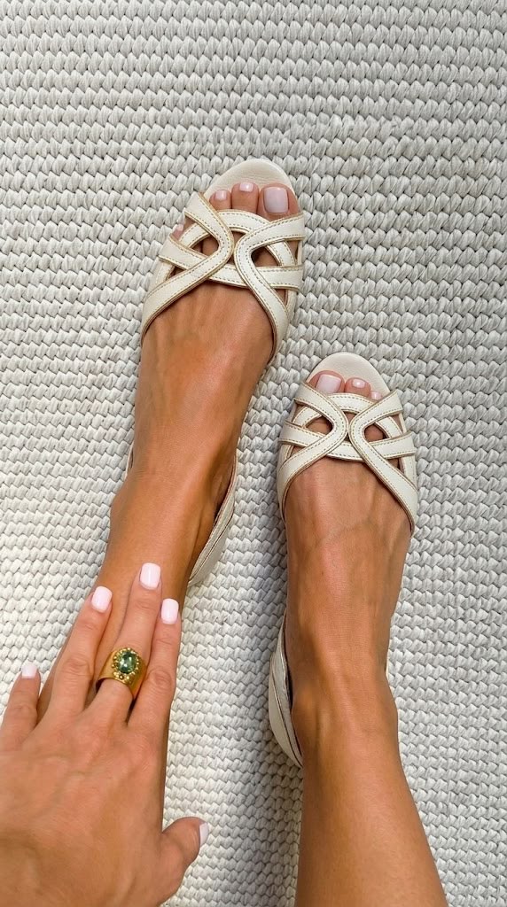 Sandales Tressées Crème Élégantes | Maison Claire et Sylvie