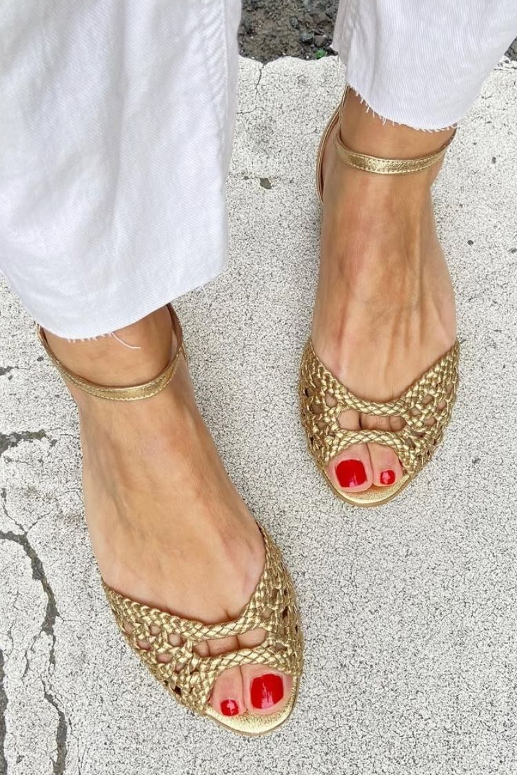 Sandales Tressées en Or | Élégance Maison Claire et Sylvie