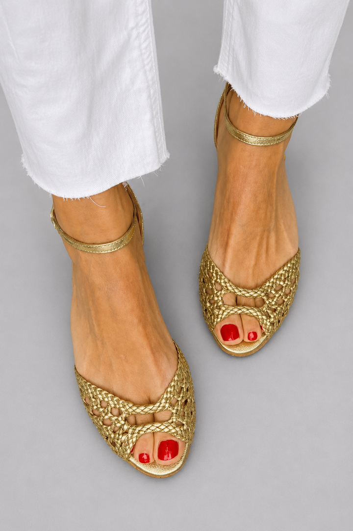 Sandales Tressées en Or | Élégance Maison Claire et Sylvie